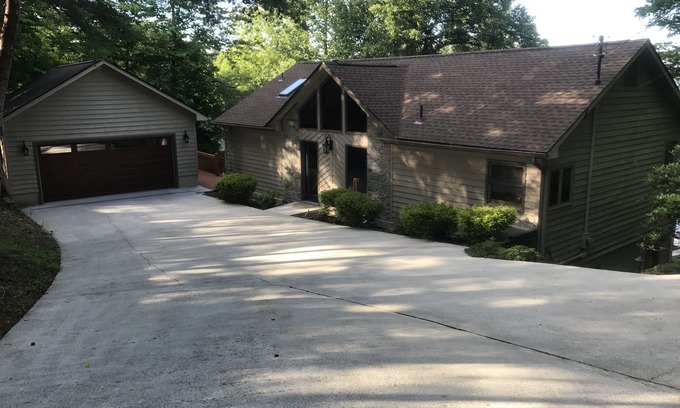 La Follette House | Lakefront Home in Deerfield Resort with Stunning Norris Lake Views