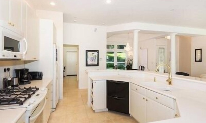 Burley House | Lakefront home Sleeps up to 6 people. Event Venue for up to 40 people
