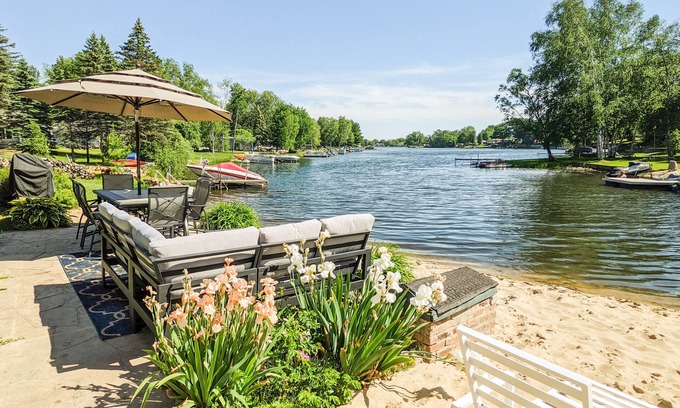 Farwell House | Lakefront Home w/big yard and breathtaking views