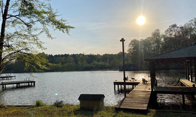 Eatonton House | Lakefront Home w/Covered Boat Slip & Fast Internet on Lake Sinclair
