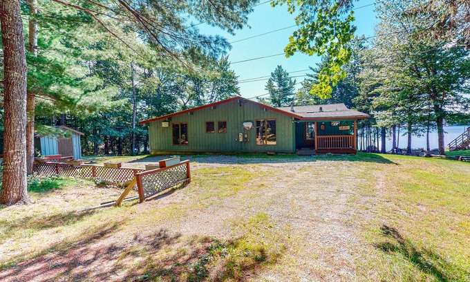 Franklin House | Lakefront Home W/ Fast WiFi, Furnished Deck, Water Views & Full Kitchen!