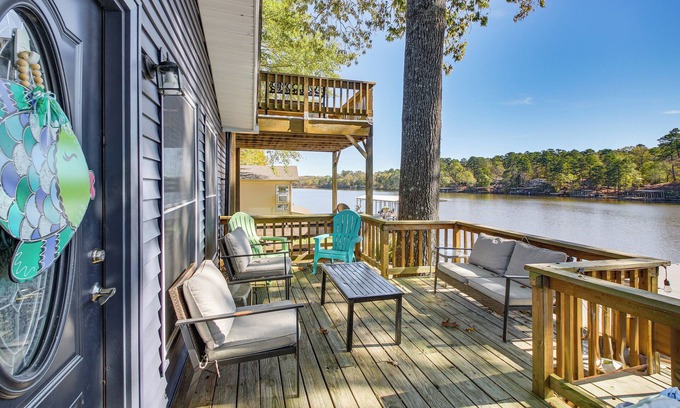 Mid America House | Lakefront Home w/Swim Dock in Hot Springs