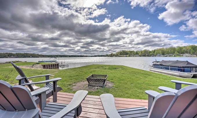 Sister Lakes House | Lakefront Home w/Boat Dock in Benton Harbor!