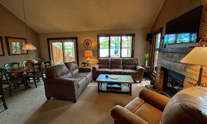 Lake Harmony House | Lakefront home with private deck, on-site pool, tennis & volleyball court