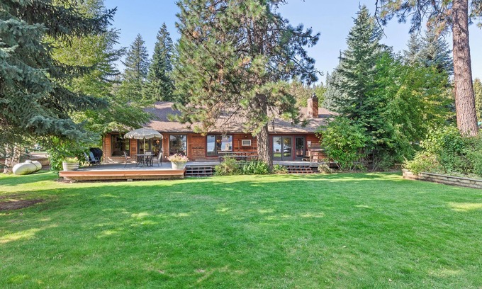 Spirit Lake House | Lakefront Home, with Beach, Dock, Pickleball court, 6 bed 5 bath on Spirit Lake