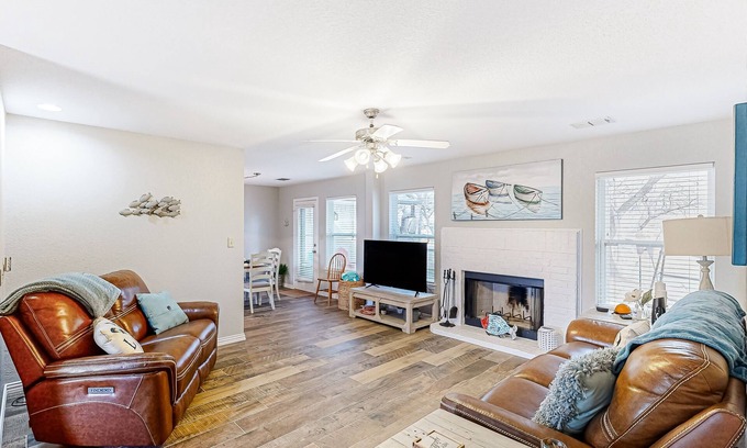 Granbury House | Lakefront home with private dock, BBQ, patio, & updated interior