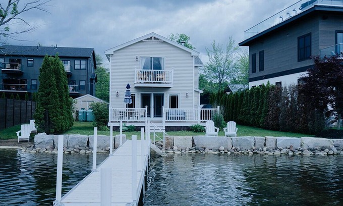 Lochmere House | Lakefront home with private dock on Lake Winnisquam