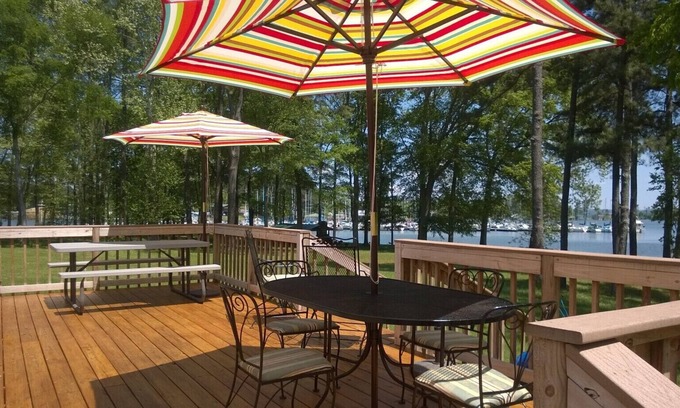Guntersville House | Lakefront home with gorgeous sunrise view on celebrated Guntersville Lake