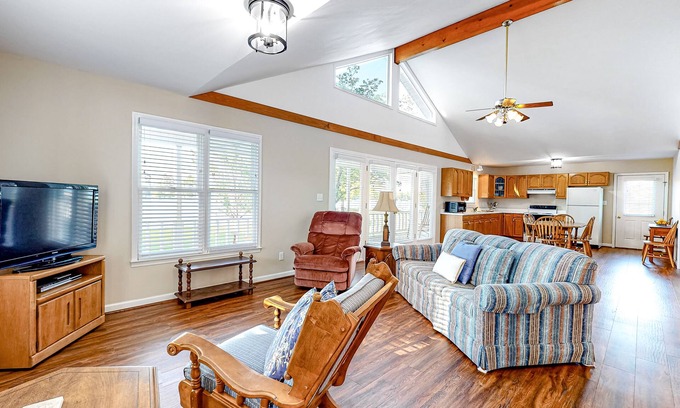 Prosperity House | Lakefront Home with Central AC, WiFi, Lake Views, & Private Washer/Dryer