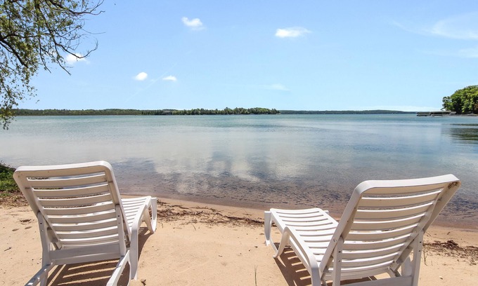 Rapid City House | Lakefront house on beautiful Elk Lake - Pontoon Availablen