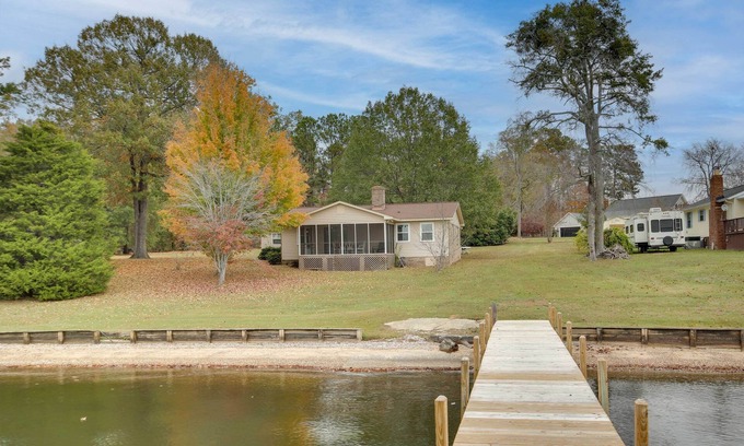 Cross Hill House | Lakefront House w/Boat Ramp, Dock & Sunset Views!