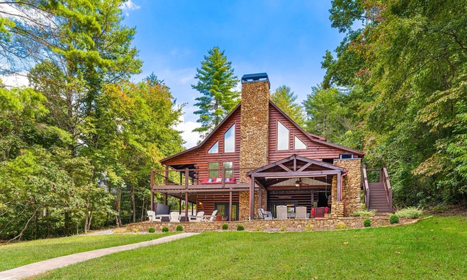 Blairsville Cabin | Lakefront house with dock, kayaks, grill, fireplaces, pool table, hot tub, & W/D