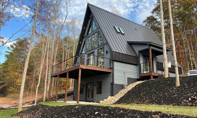 Seneca House | Lakefront Keowee Luxury Cottages 127