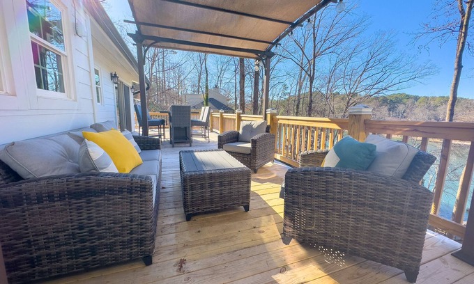 Northlake Estates House | Lakefront Keowee with Private Dock and Huge Patio! Kayaks, Grill+ Outdoor TV
