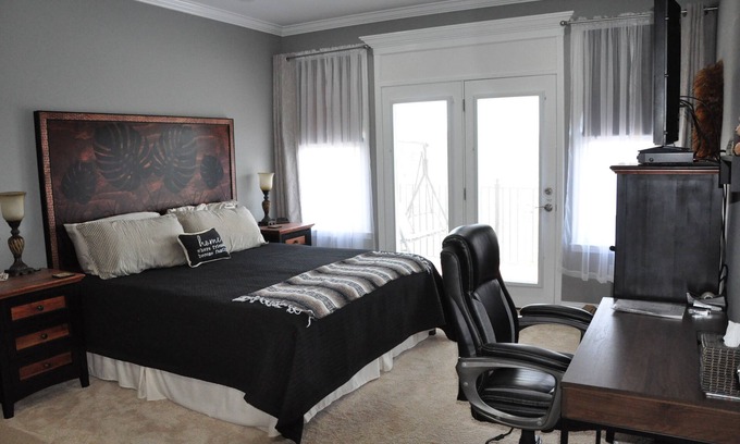 Kingsport Apartment | Lakefront king bed apt, close to Eastman, J1772 EV charger, boat slip. NO CHORES