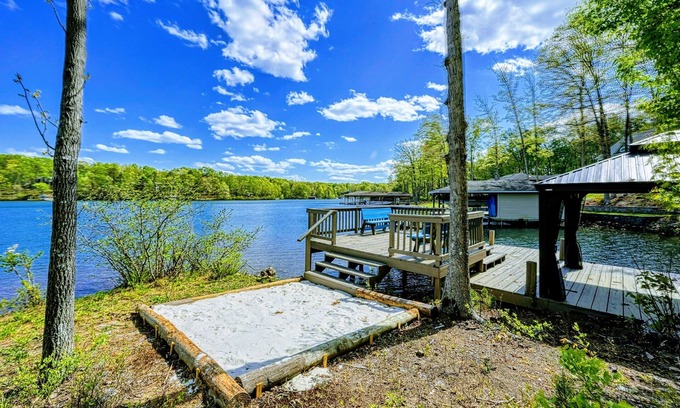 Mineral House | Lakefront Lake Anna - Boat Dock, Views, Games