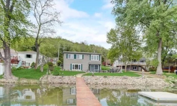 Portage House | Lakefront Lake Wisconsin Home/Okee Bay