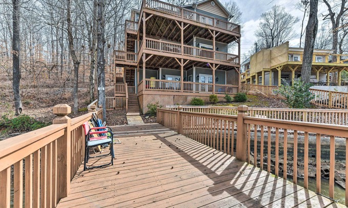 Southmont House | Lakefront Lexington House w/Spacious Deck!