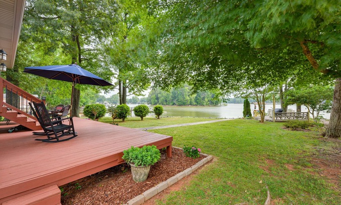 Southmont House | Lakefront Lexington Vacation Rental w/Dock!