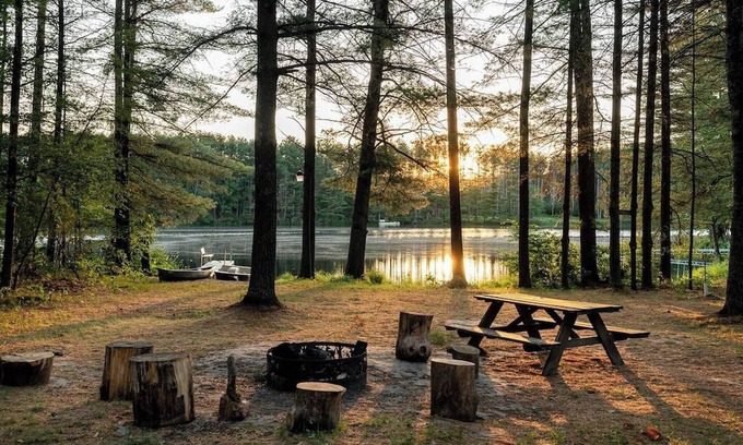 Black River Falls Cabin | Lakefront Log Cabin w/Loft, Kayaks, Canoe, EV