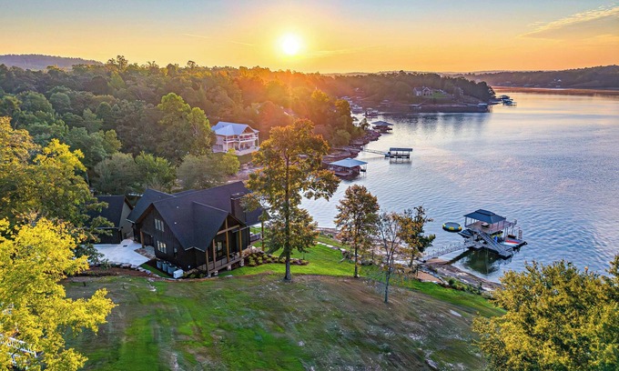 Arley House | Lakefront Luxury: HGTV Designer Home w/Gameroom!