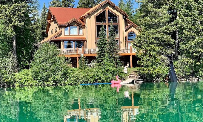 Marion Cabin | Lakefront Luxury Lodge * Hot Tub * Private Dock * Offseason Discounts