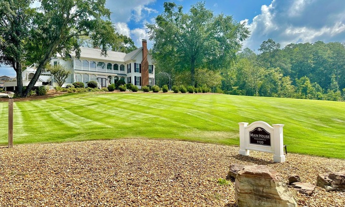 Cedar Bluff Resort | LAKEFRONT Mini-Resort Sleeps 70+! Pool, hot tub, kayaks, fire pits, & more!