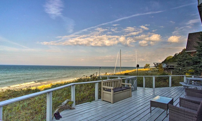 Montague Cottage | Lakefront Montague Cottage w/Deck & Beach!