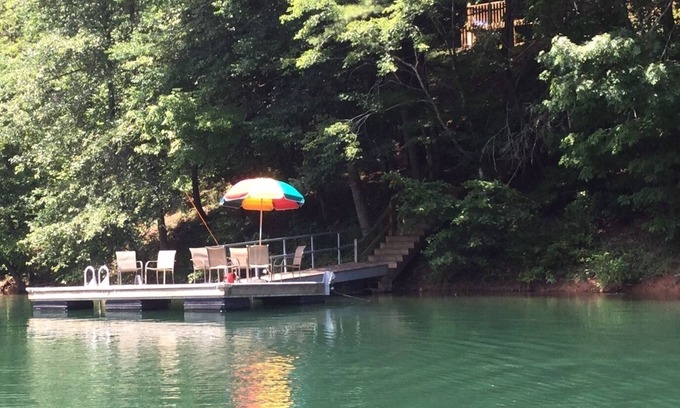 Unaka Cabin | Lakefront & Mountain cabin with firepit on Lake Hiwassee -“Bear Paw” Murphy, NC