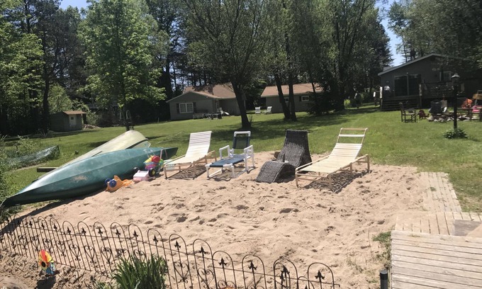 Wautoma House | Lakefront, Mt Morris, Wi 3 bed 1.5 ba home with great sand beach on 5 lake chain