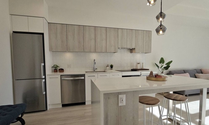 South Pandosy Apartment | Lakefront New Condo with Large Patio