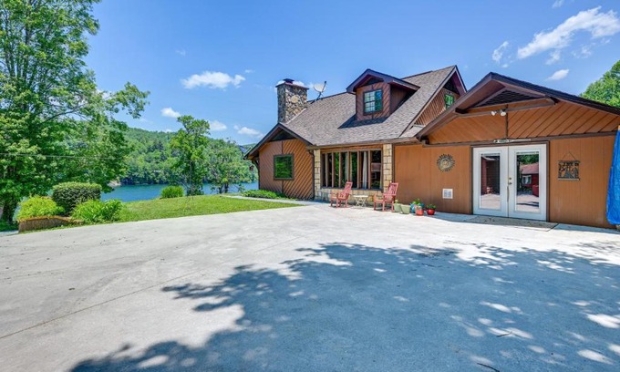 Topton House | Lakefront North Carolina Abode with Grill and Fire Pit