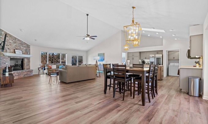 Hot Springs Village House | Lakefront Oasis! Golf Nearby - Private Dock - Dogs