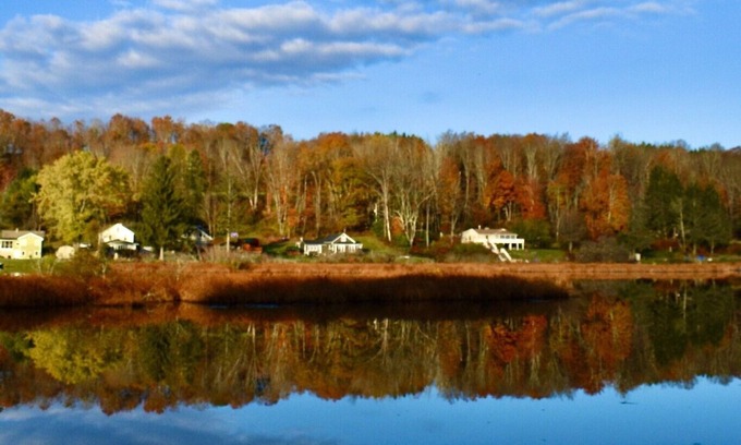 Kingsley House | Lakefront offers privacy, year around fishing and nearby skiing at Elk Mountain!