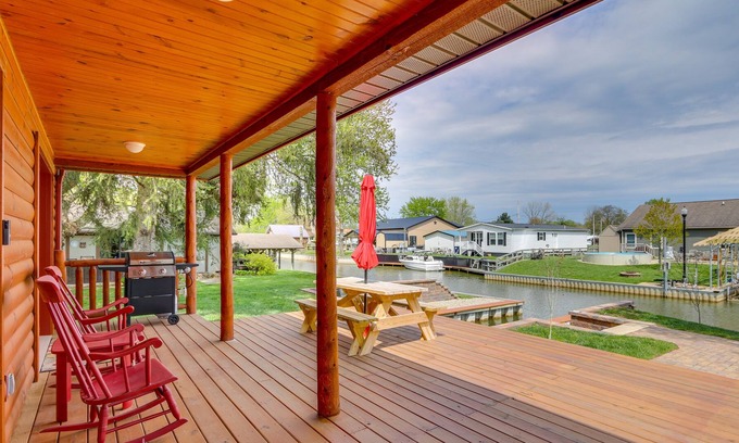 Nashport House | Lakefront Ohio Home - Dock Space, Fire Pit & Grill