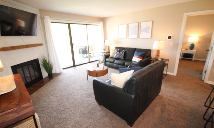 Osage Beach Condo | Lakefront One Bedroom Condo - King Bed - Close to the Water