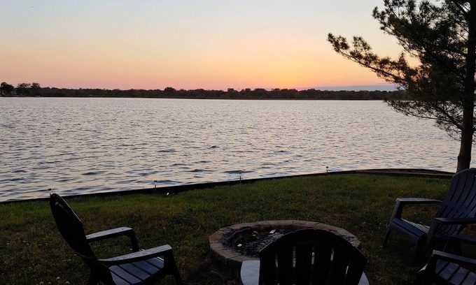 Fox Lake House | Lakefront Paradise