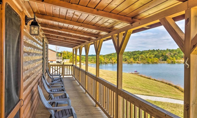 Mammoth Cave Cabin | Lakefront Paradise: On-Site Hiking & Waterfall!