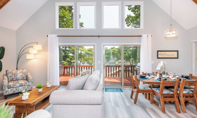 Mayhew House | Lakefront Paradise: Custom Dock, Kayaks, Stand Up Paddle Boards + Firepit.