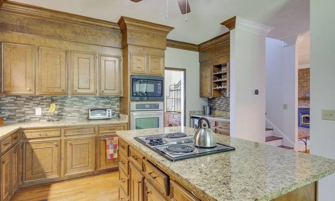Leesville House | Lakefront Paradise with Private Deck & Kayaks!