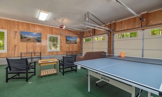 Henrico House | Lakefront, Pet Friendly, Deck, Fire Pit, Kayak