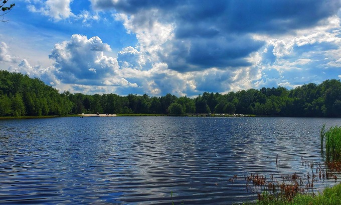 Blakeslee House | Lakefront, PETS, Boats, Deck, Turf, Sandbox, Firepit,Games, Poconos, PoolTable
