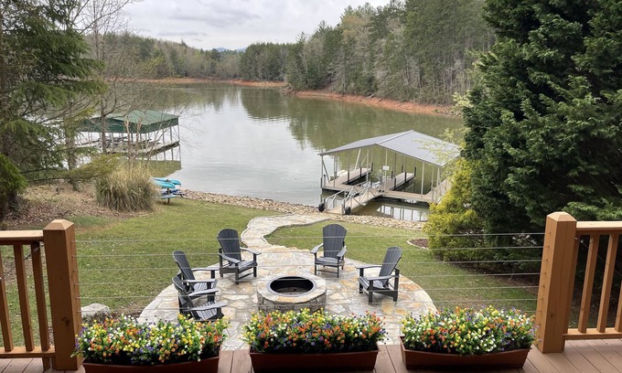 Blairsville House | Lakefront, Pontoon Boat, Hot Tub, Tranquil Cove, sleeps 14!