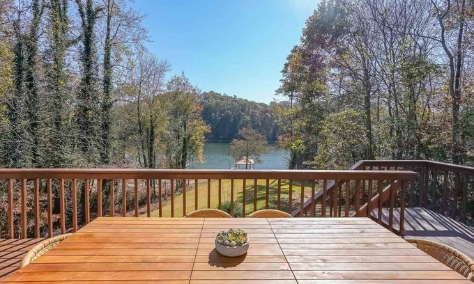 Dawsonville House | Lakefront, Private Dock, Heated Pool, Hot Tub, Kayaks, GameRoom, Dahlonega 25min