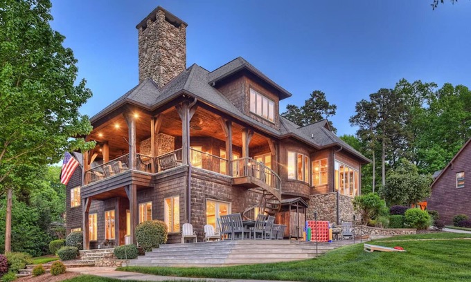 Mount Mourne House | Lakefront, Private Dock+Beach, Game Room | Sunset Shores Resort: The Grand House