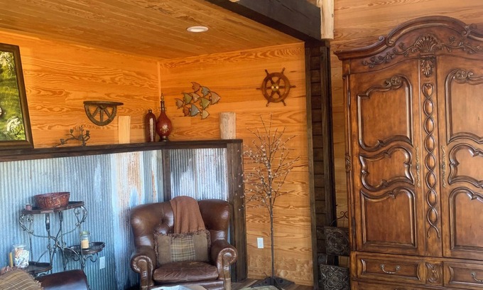 Louisville Cabin | Lakefront Property on the Beautiful TN River