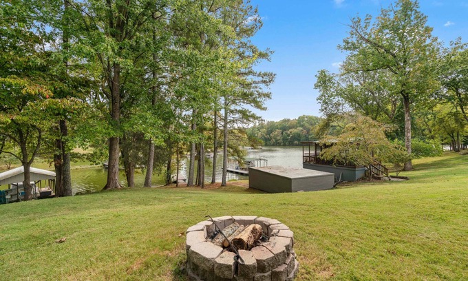Mount Juliet House | Lakefront property with 7 bedrooms
