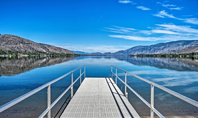Oroville House | Lakefront Resort Townhome with Gas Grill & Kayaks!