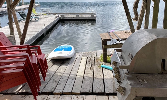Youbou Cottage | Lakefront retreat in sunny Youbou BC
