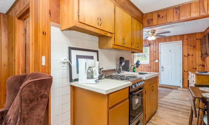 Flat Rock Condo | Lakefront retreat with pool, tennis, firepit, canoes & picnic areas - dogs OK